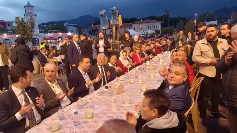 Meral Akşener Marmaris’te konuştu: Talanın ve yalanın devamı için ters propaganda var